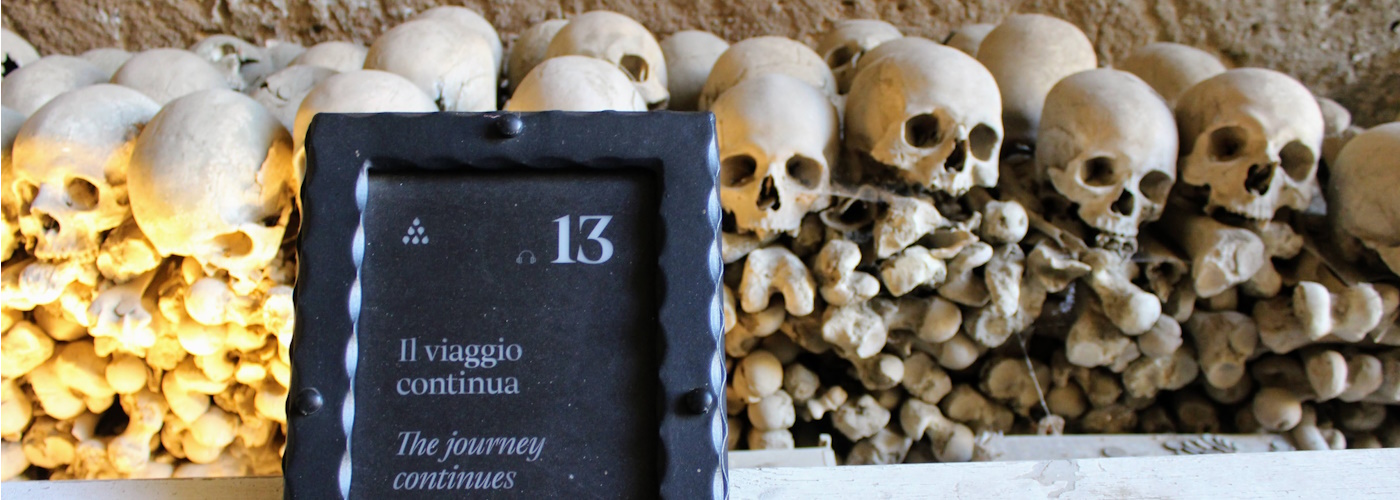 #slidecaption1 Al Cimitero delle Fontanelle (e al Rione Sanità)